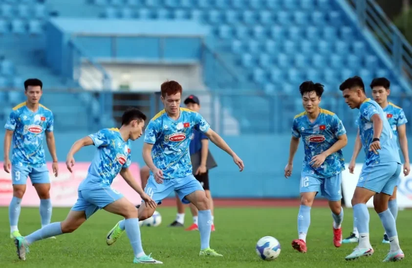 Đội tuyển Việt Nam và lời giải tấn công biên dưới triều đại HLV Kim Sang-sik